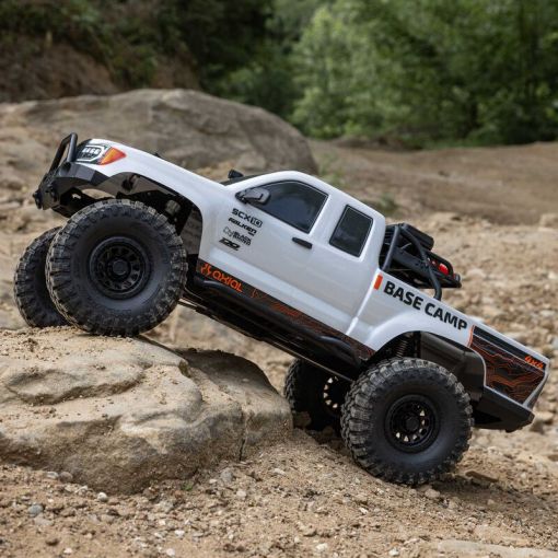 1/10 SCX10 III Base Camp - White - 4X4 Rock Crawler Brushed RTR - AXI-1375T1
